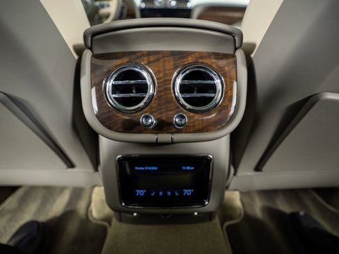 Used 2022 Bentley Bentayga image 48