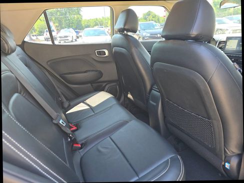 Used 2020 Hyundai Venue SEL w/ Convenience + Premium Package FWD image 21