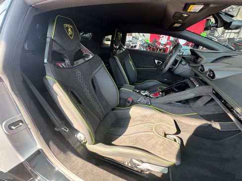 Used 2024 Lamborghini Huracan Sterrato image 16