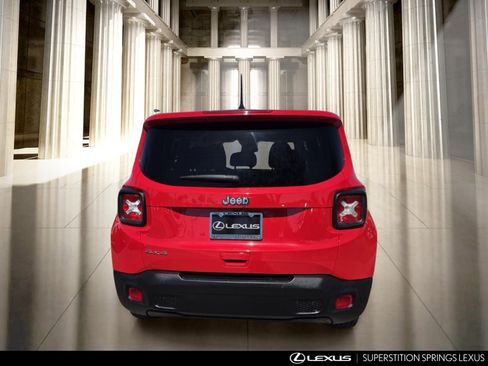 Used 2023 Jeep Renegade Latitude AWD/4WD image 5