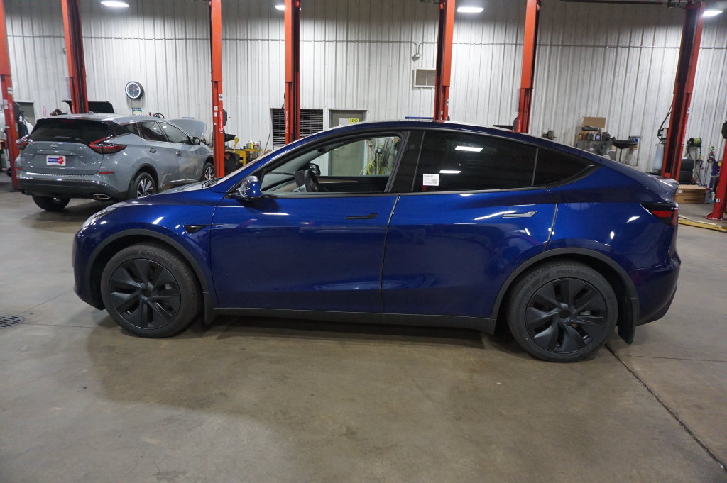 Used 2024 Tesla Model Y Long Range RWD image 23