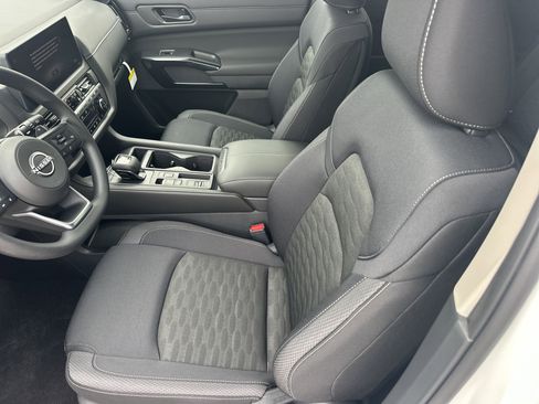 New 2026 Nissan Pathfinder S image 16