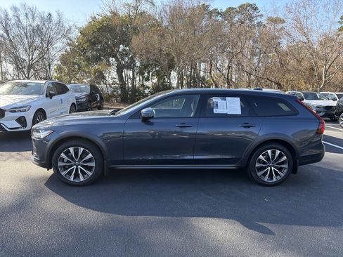 Certified 2022 Volvo V90 B6 Cross Country image 41