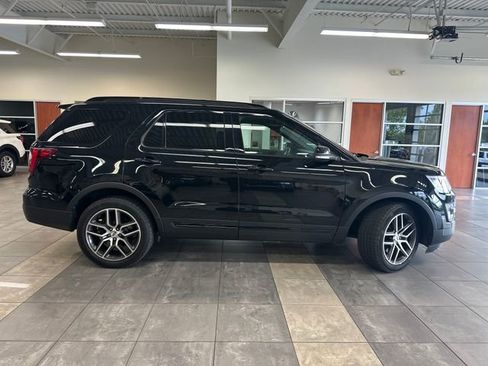 Used 2017 Ford Explorer Sport w/ Equipment Group 401A AWD/4WD image 9