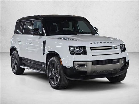 Used 2023 Land Rover Defender 110 X-Dynamic SE image 3