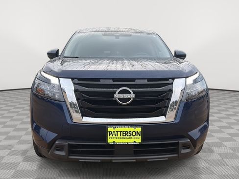 Used 2023 Nissan Pathfinder SV AWD/4WD image 2