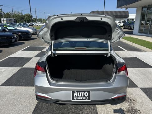 Used 2023 Hyundai Elantra SEL FWD image 9