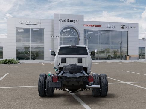 New 2025 RAM 5500 4x4 Regular Cab image 7