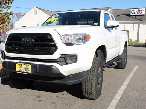 Used 2019 Toyota Tacoma SR w/ SR Convenience Package image 1