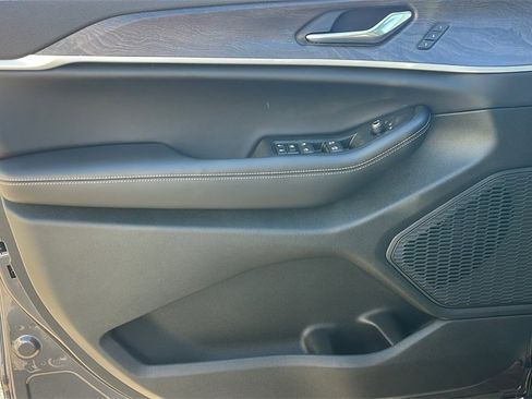 New 2025 Jeep Grand Cherokee Limited w/ Black Appearance Package image 16