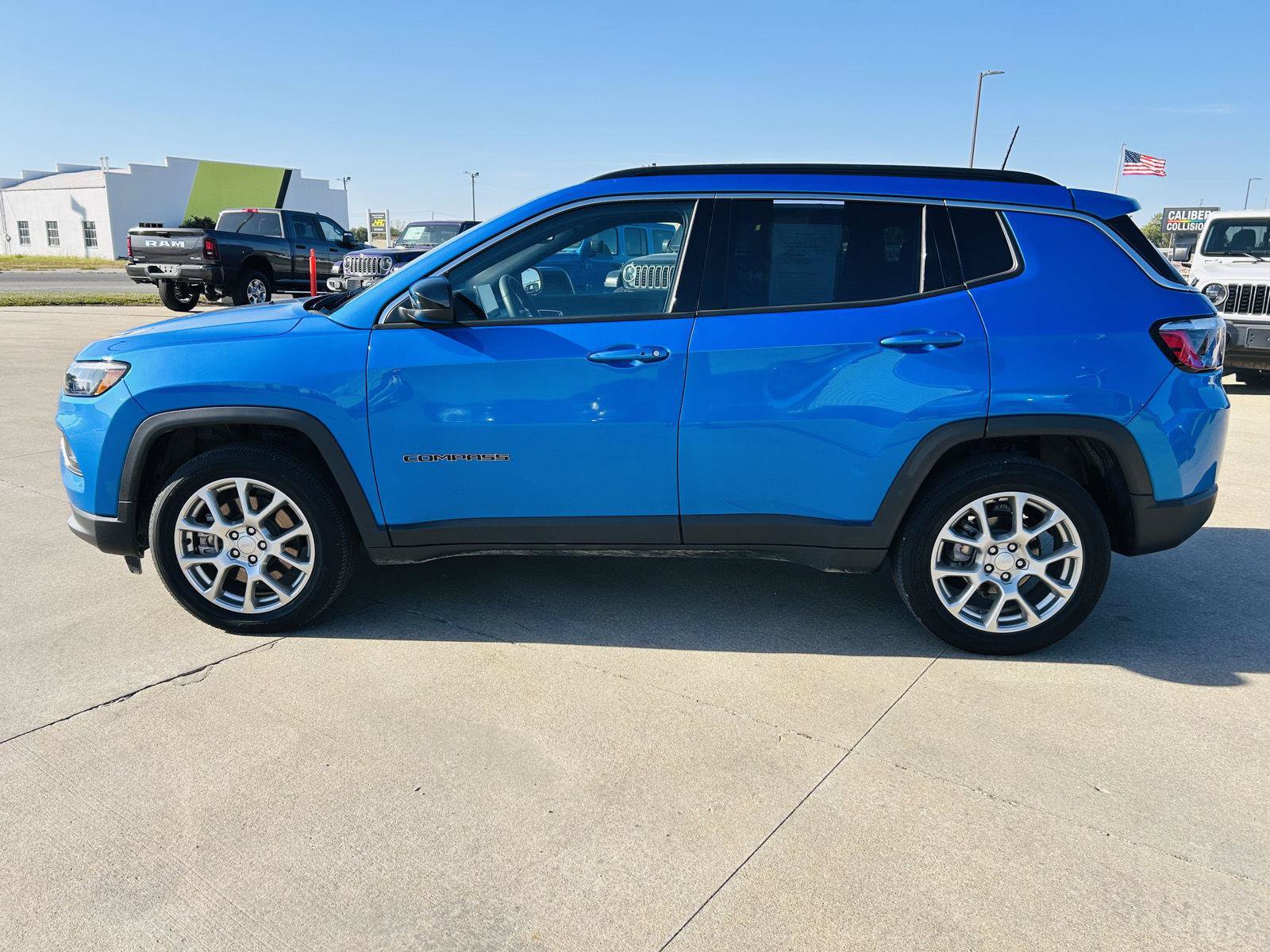 Used 2023 Jeep Compass Latitude AWD/4WD image 31