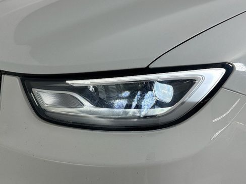 Used 2023 Chrysler Pacifica Limited FWD image 34
