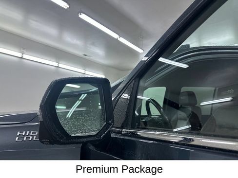Used 2021 Chevrolet Tahoe High Country w/ Premium Package AWD/4WD image 19