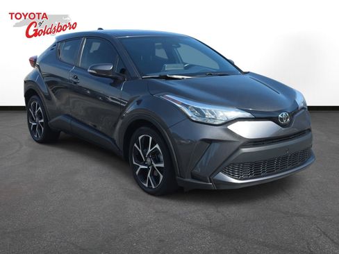 Used 2022 Toyota C-HR XLE FWD image 3