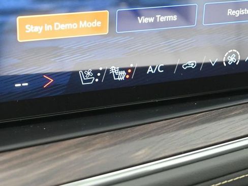 New 2026 Chevrolet Suburban Premier image 30