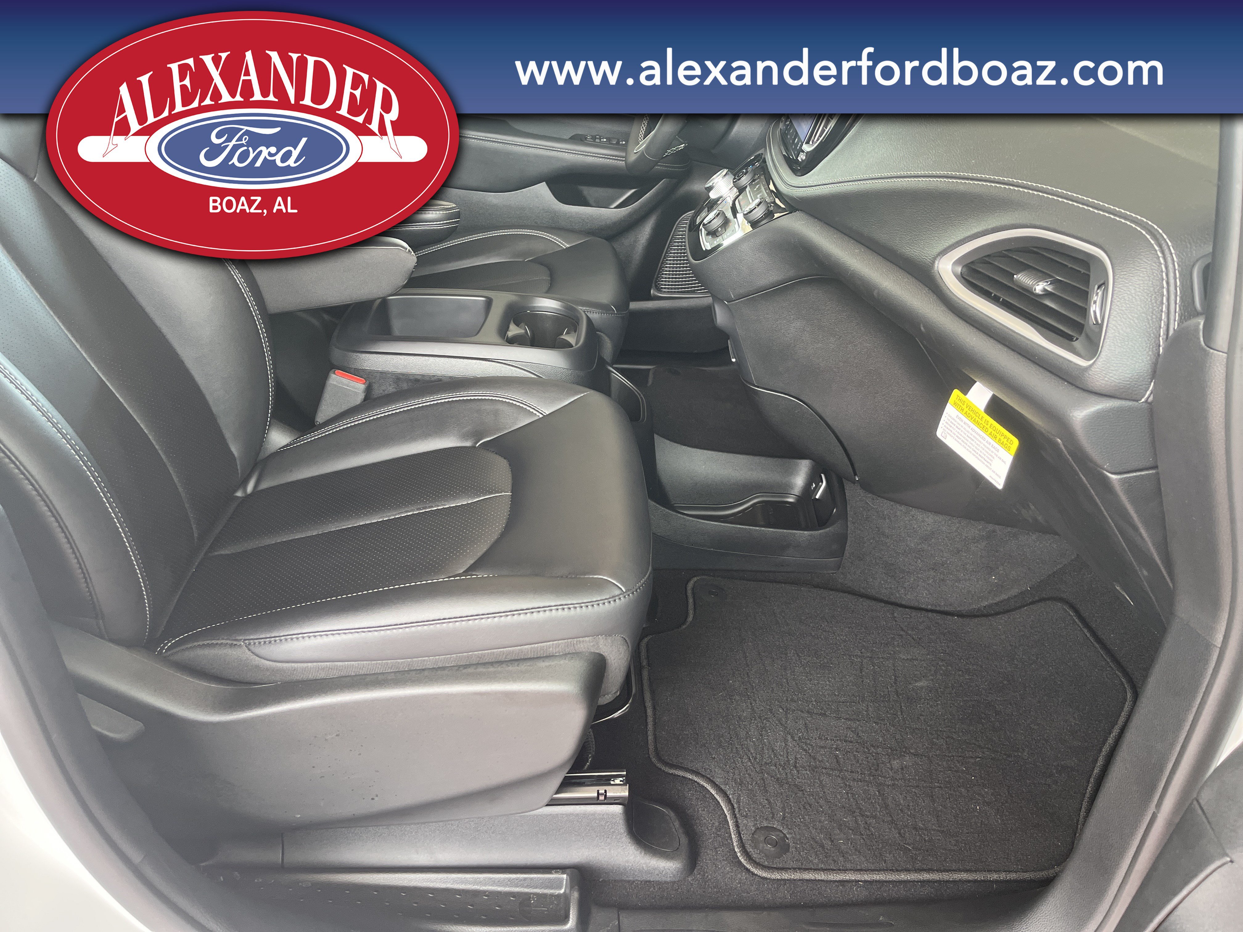 Used 2025 Chrysler Pacifica Select FWD image 13