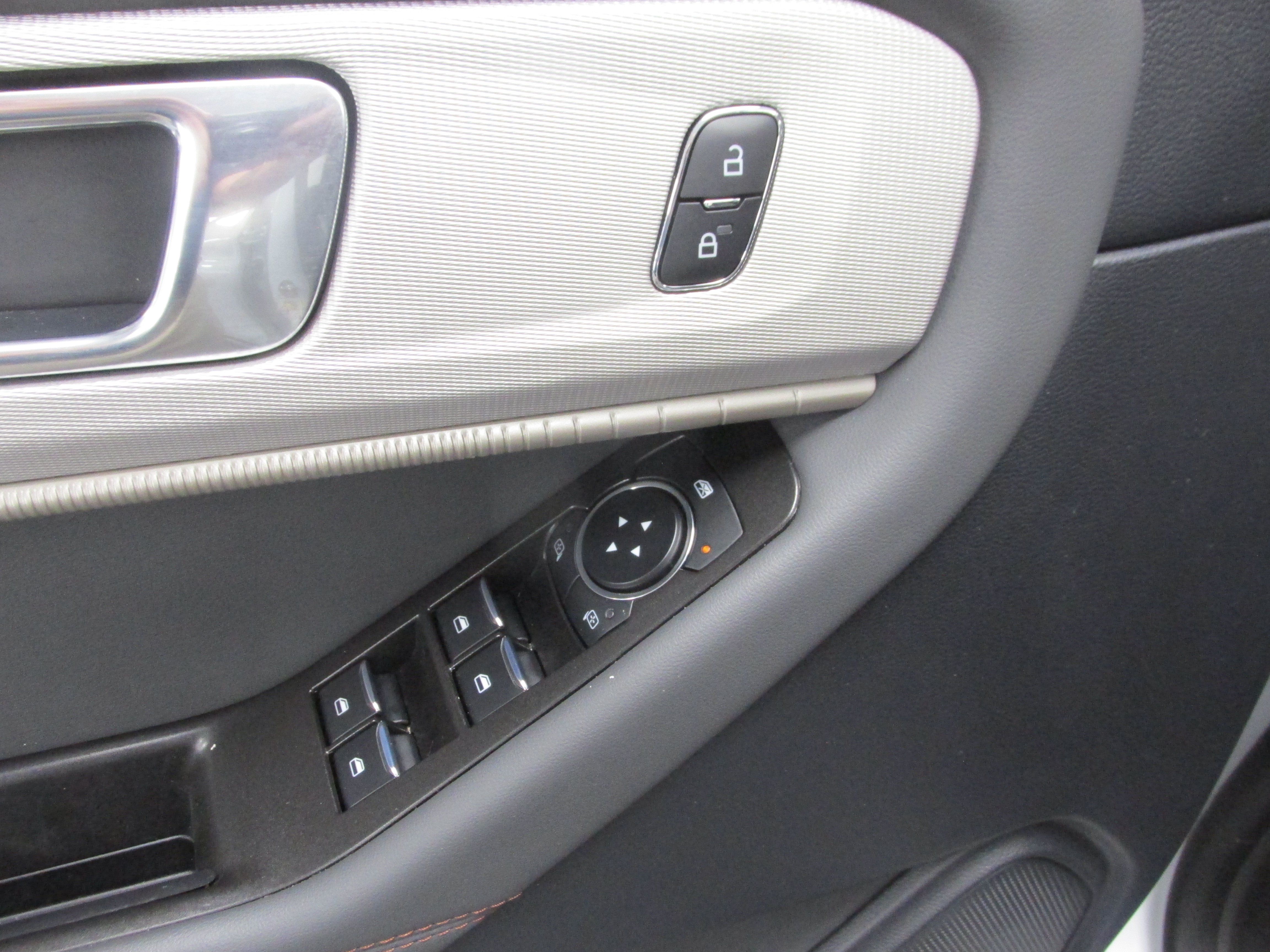 Used 2025 Ford Explorer Active w/ Active Comfort Package AWD/4WD image 32