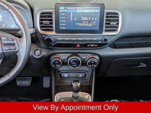 Used 2025 Hyundai Venue SEL FWD image 19