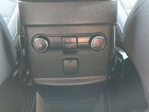 Used 2017 Ford Explorer XLT image 23