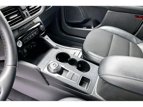 Used 2025 Ford Escape SE image 17