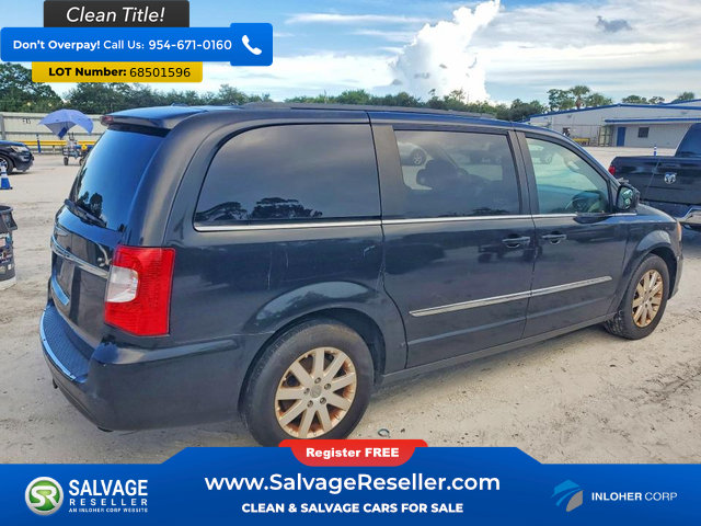 Used 2016 Chrysler Town & Country Touring FWD image 4