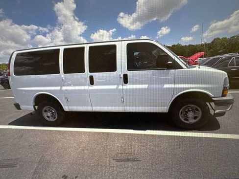 Used 2018 Chevrolet Express 3500 LT w/ LT Preferred Equipment Group RWD image 8