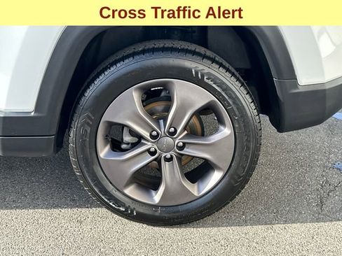 Used 2022 Jeep Compass Latitude image 9