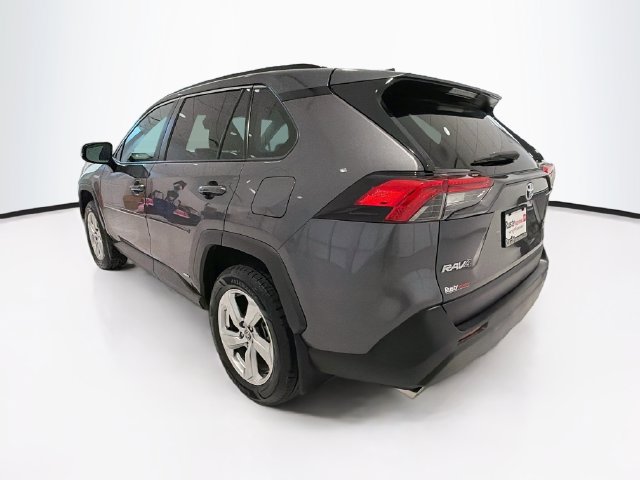 Used 2021 Toyota RAV4 XLE Premium AWD/4WD image 4