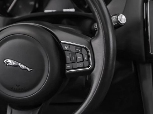 Used 2019 Jaguar F-PACE Premium image 13