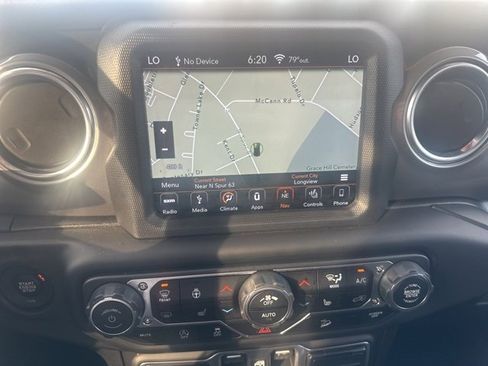 Used 2018 Jeep Wrangler Unlimited Sahara image 11