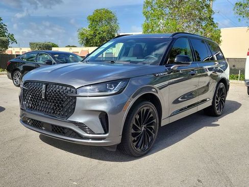 Certified 2025 Lincoln Aviator Reserve w/ Jet Appearance Package AWD/4WD image 3