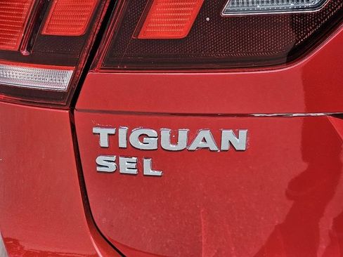 Used 2018 Volkswagen Tiguan SEL FWD image 28