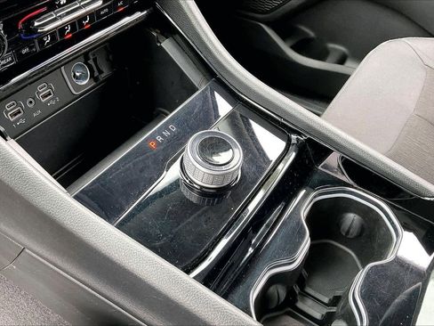 Used 2023 Jeep Grand Cherokee Laredo image 31