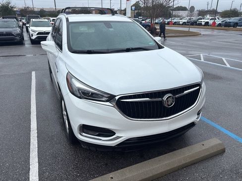 Used 2018 Buick Enclave Essence image 4