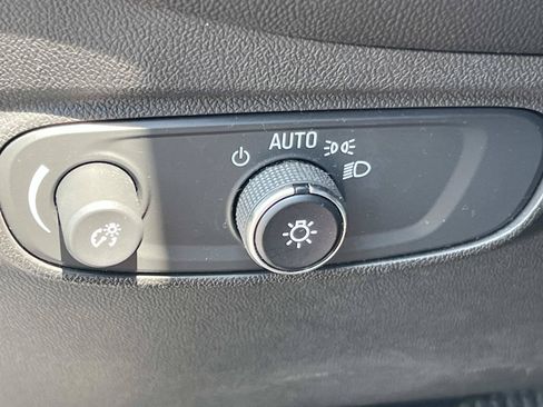 Certified 2020 Chevrolet Equinox LS w/ LS Convenience Package AWD/4WD image 12