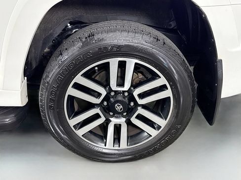 Used 2018 Toyota 4Runner Limited AWD/4WD image 33