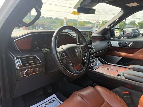 Used 2021 Lincoln Navigator Reserve w/ Luxury Package AWD/4WD image 17