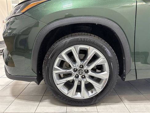 Used 2023 Toyota Highlander Limited FWD image 7
