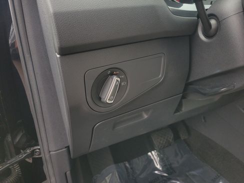Used 2020 Volkswagen Tiguan SE w/ Panoramic Sunroof Package FWD image 19