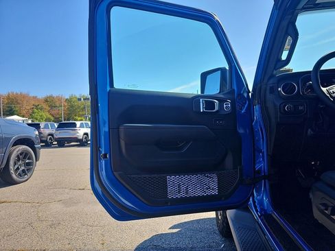 New 2025 Jeep Gladiator Sport image 10