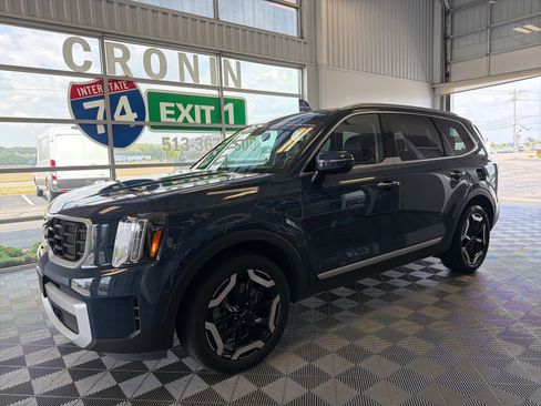 Used 2025 Kia Telluride S AWD/4WD image 3