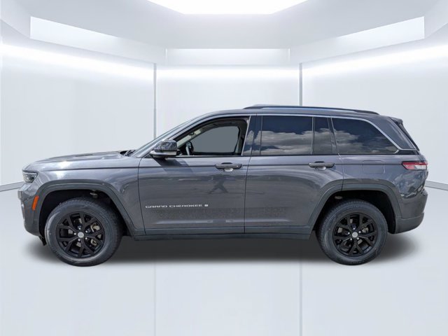 Used 2022 Jeep Grand Cherokee Limited w/ Trailer Tow Prep Group (B) RWD image 8