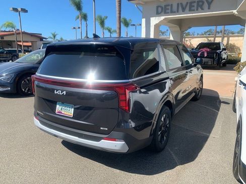 Certified 2026 Kia Carnival LXS FWD image 6
