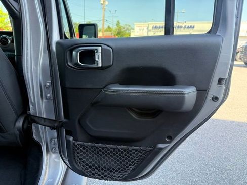 Used 2021 Jeep Wrangler Unlimited Sahara AWD/4WD image 33