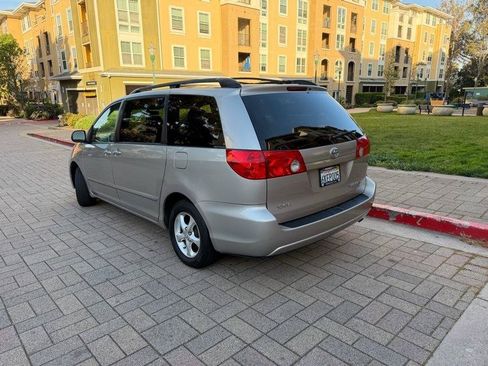 Used 2010 Toyota Sienna LE FWD image 6