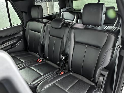 Used 2019 Ford Expedition XLT w/ Equipment Group 201A AWD/4WD image 16
