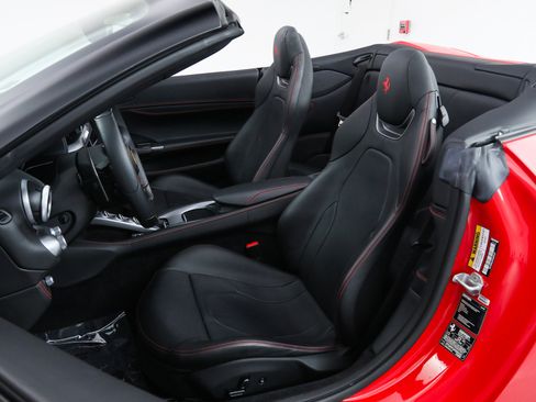 Certified 2023 Ferrari Portofino M image 5