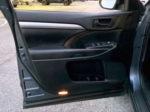 Used 2019 Toyota Highlander Plus image 20