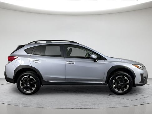 Used 2023 Subaru Crosstrek 2.0i Premium AWD/4WD image 2