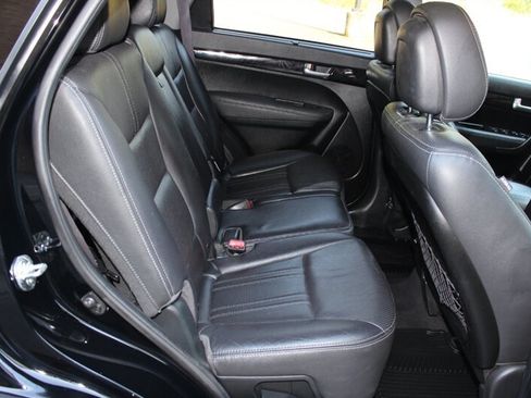 Used 2014 Kia Sorento SX w/ 3rd Row Package AWD/4WD image 17